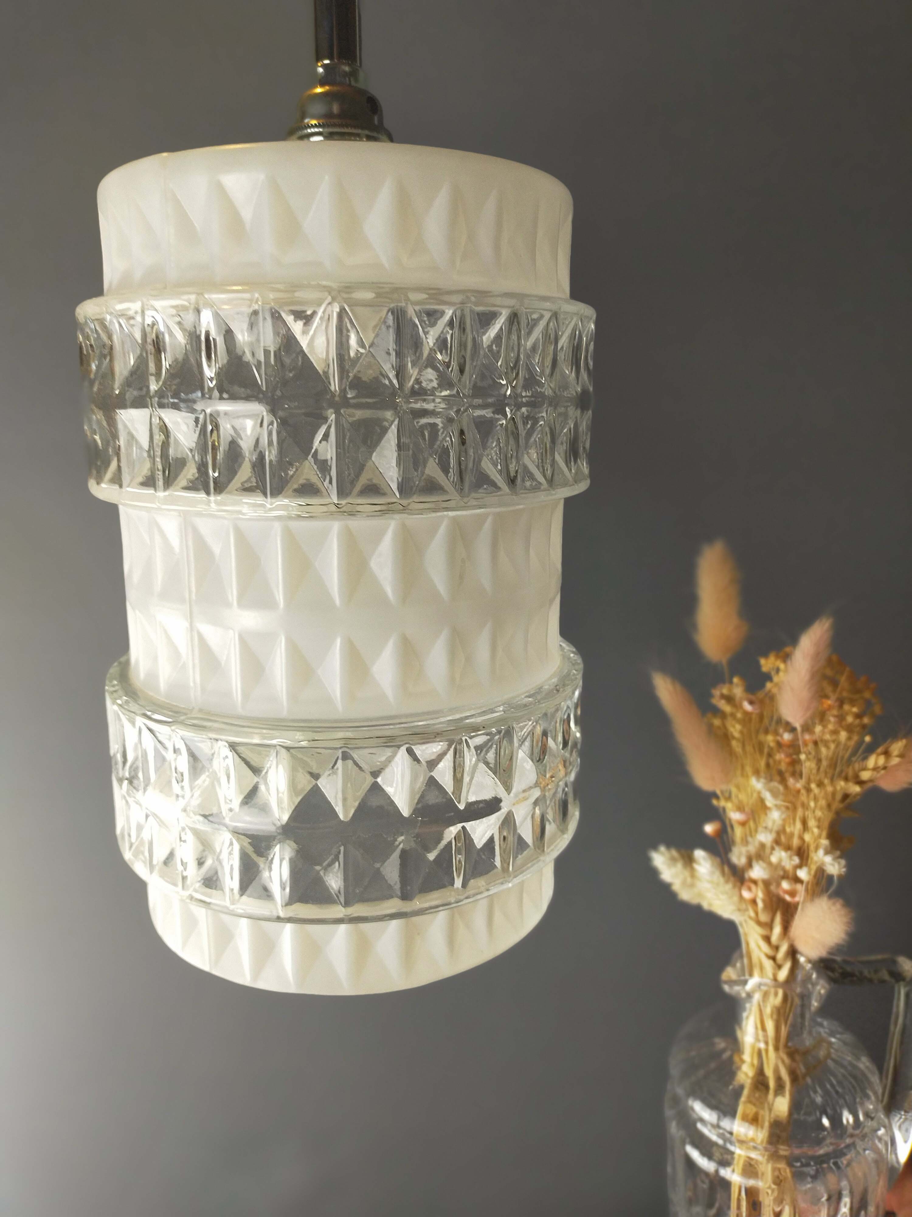 White and transparent glass suspension