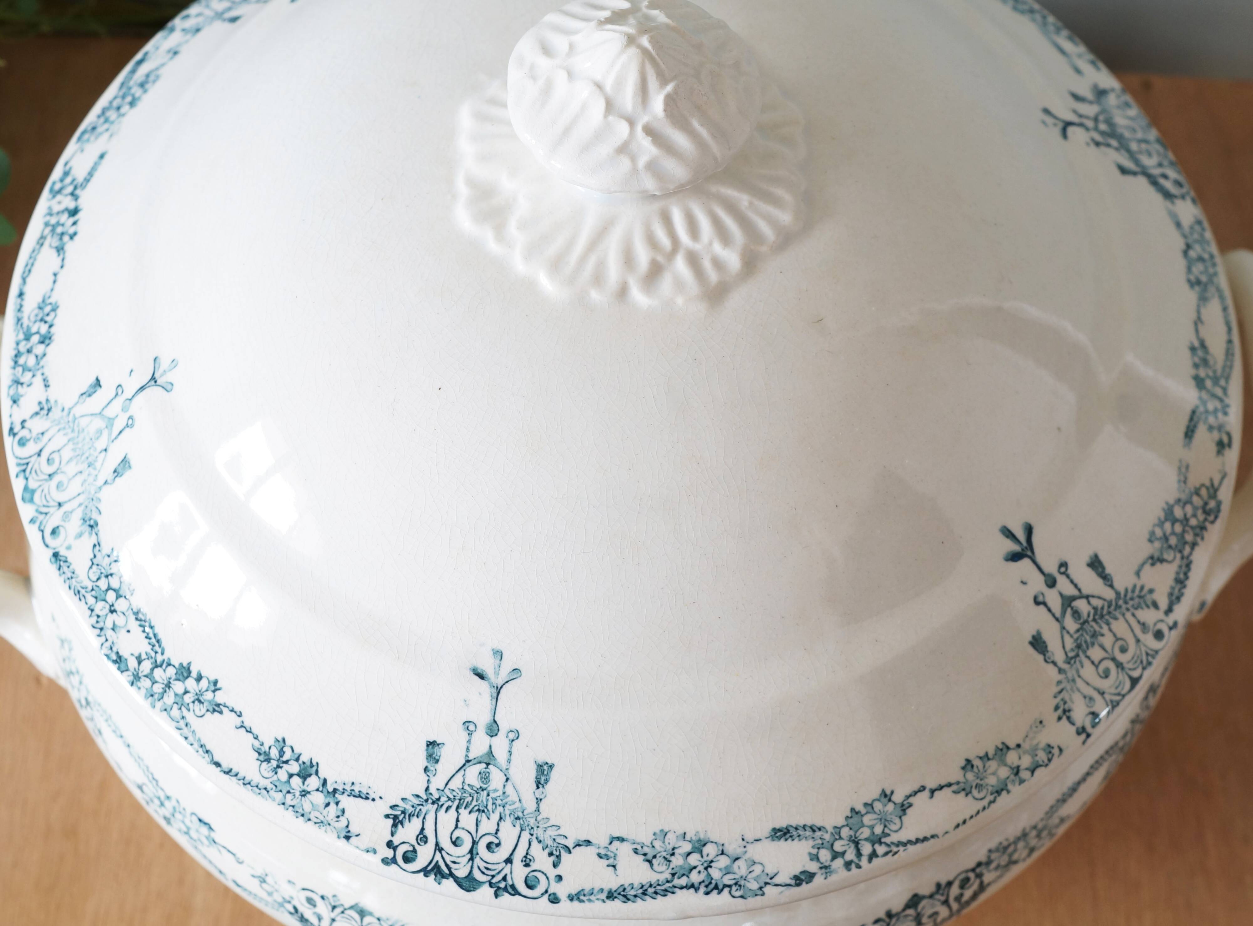 Earthenware tureen tureen