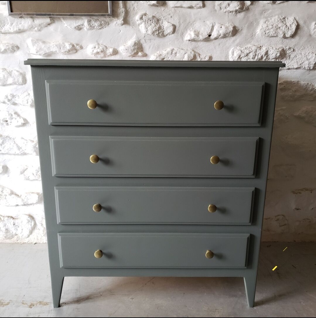 Antique chest of drawers