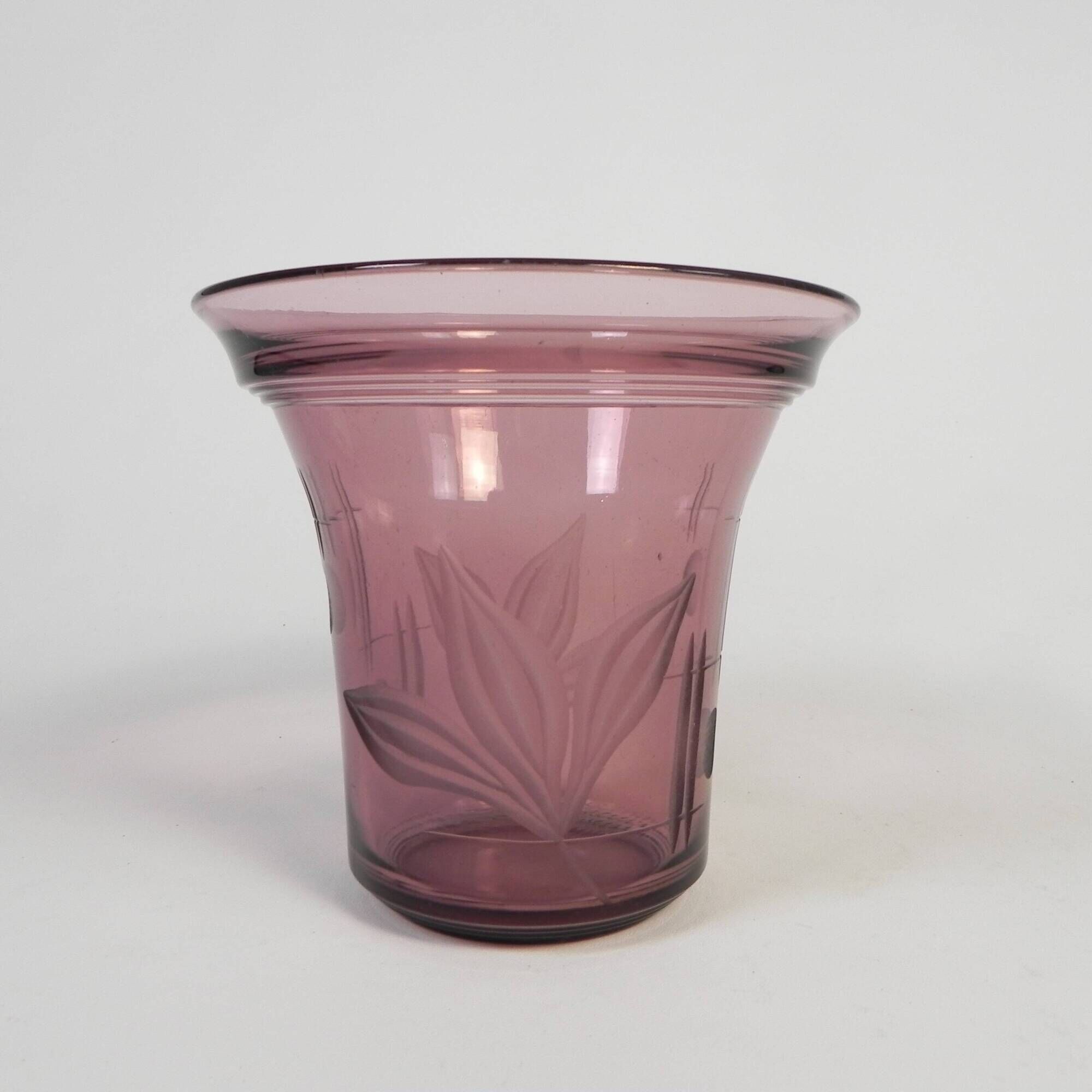 Art Deco vase with engraved geometric and floral motifs, 1930s