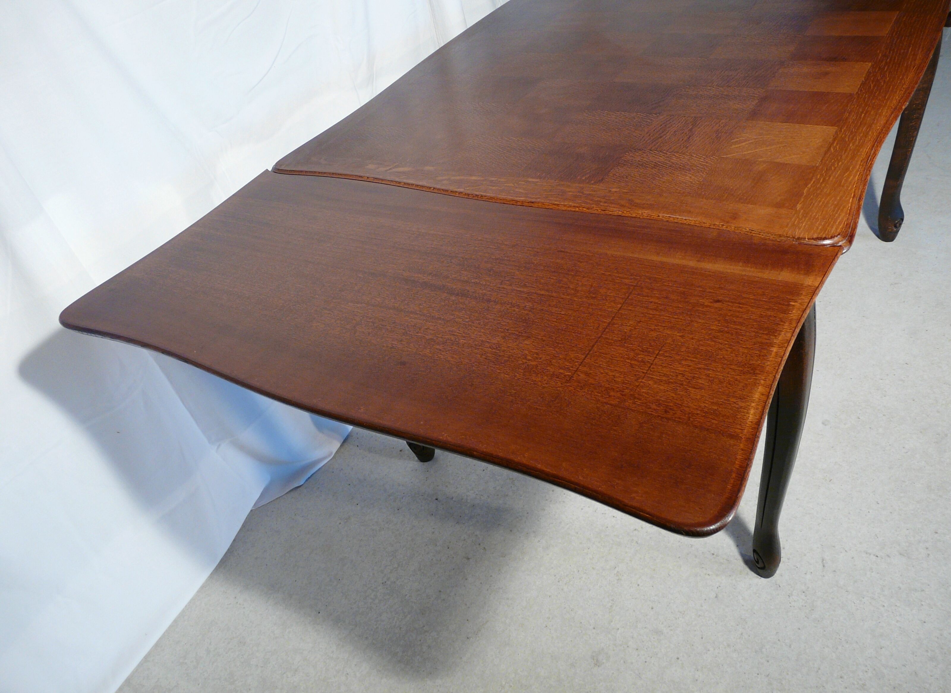 Stretchrectangular regency-style table in solid wood