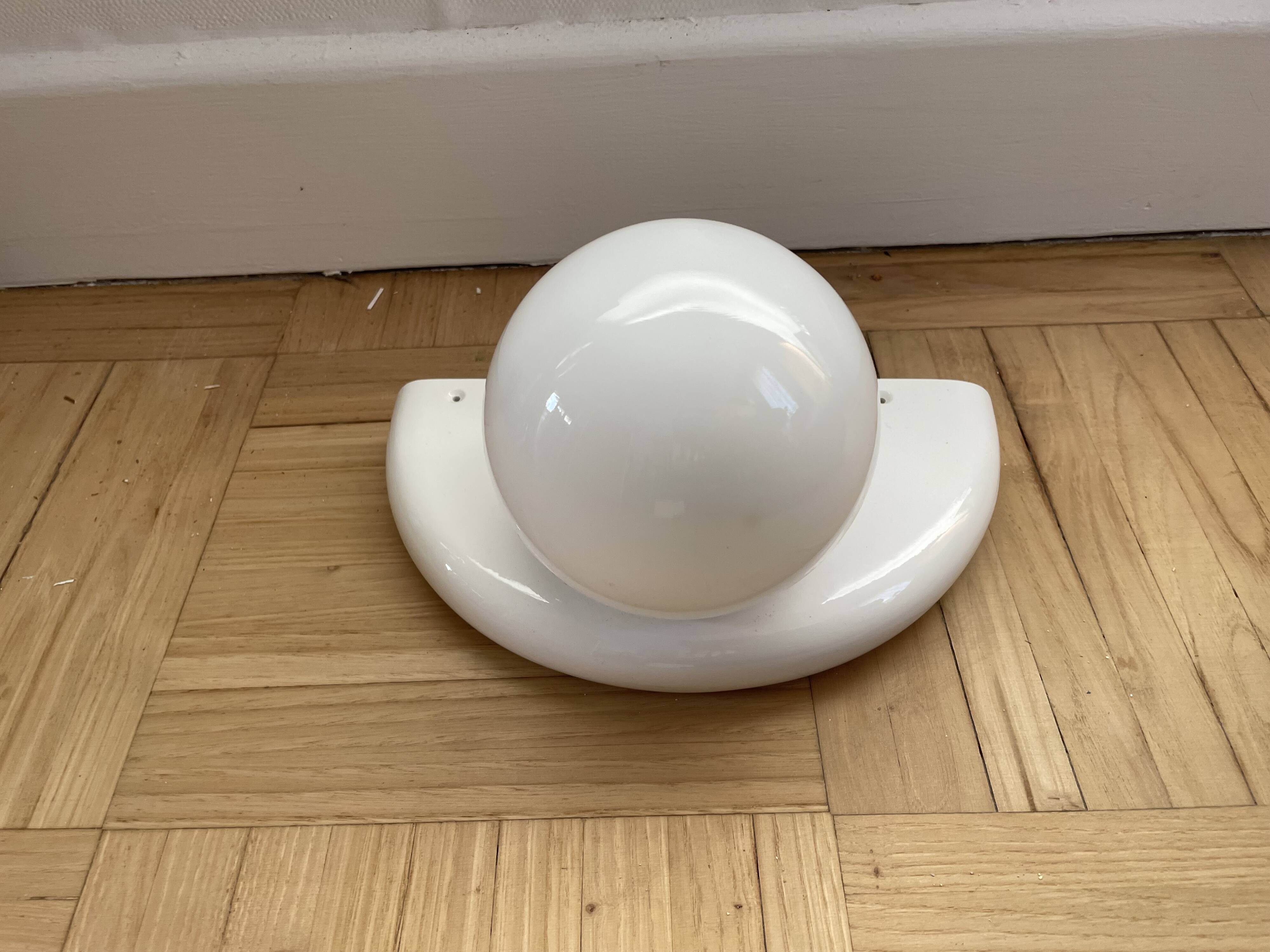 80s wall light