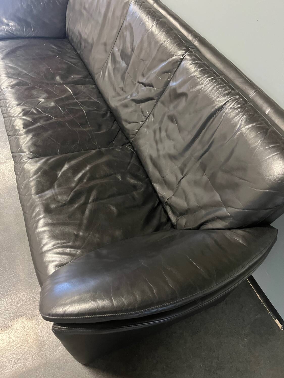 Canapé Leolux vintage en cuir 3 places – design années 80 (214 cm)