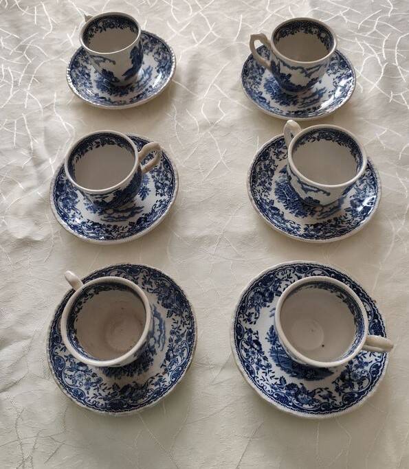 Tasses et sous-tasses Royal Tudor