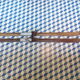 Paire de skis vintage en bois