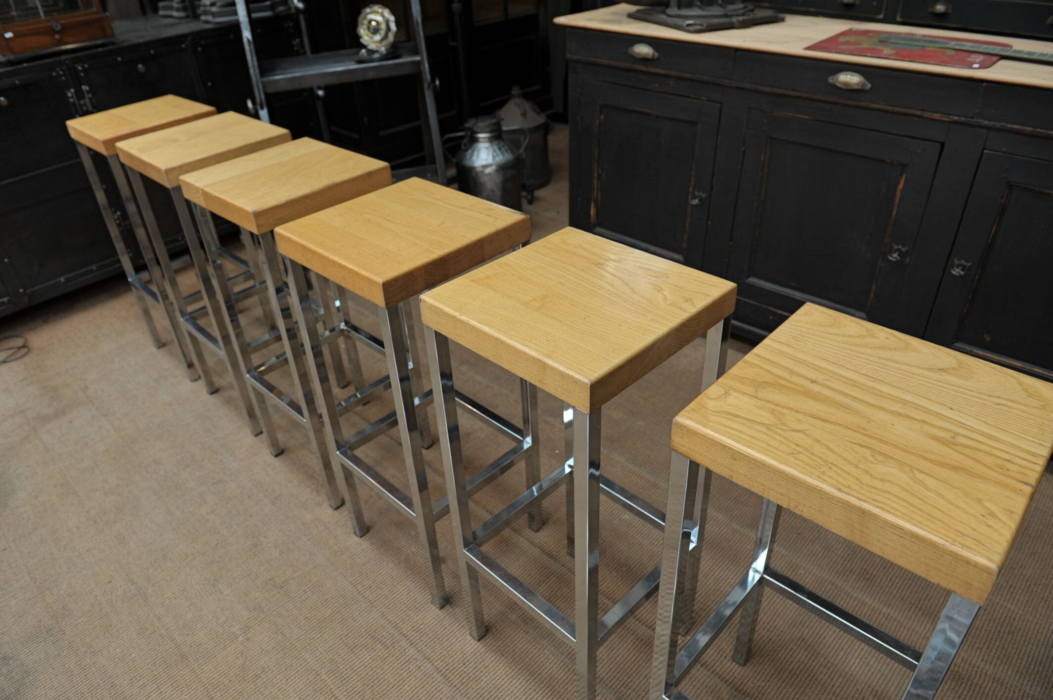 Lot of 6 old bar top stools 1970