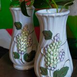 Trois vases anciens en barbotine aux lilas