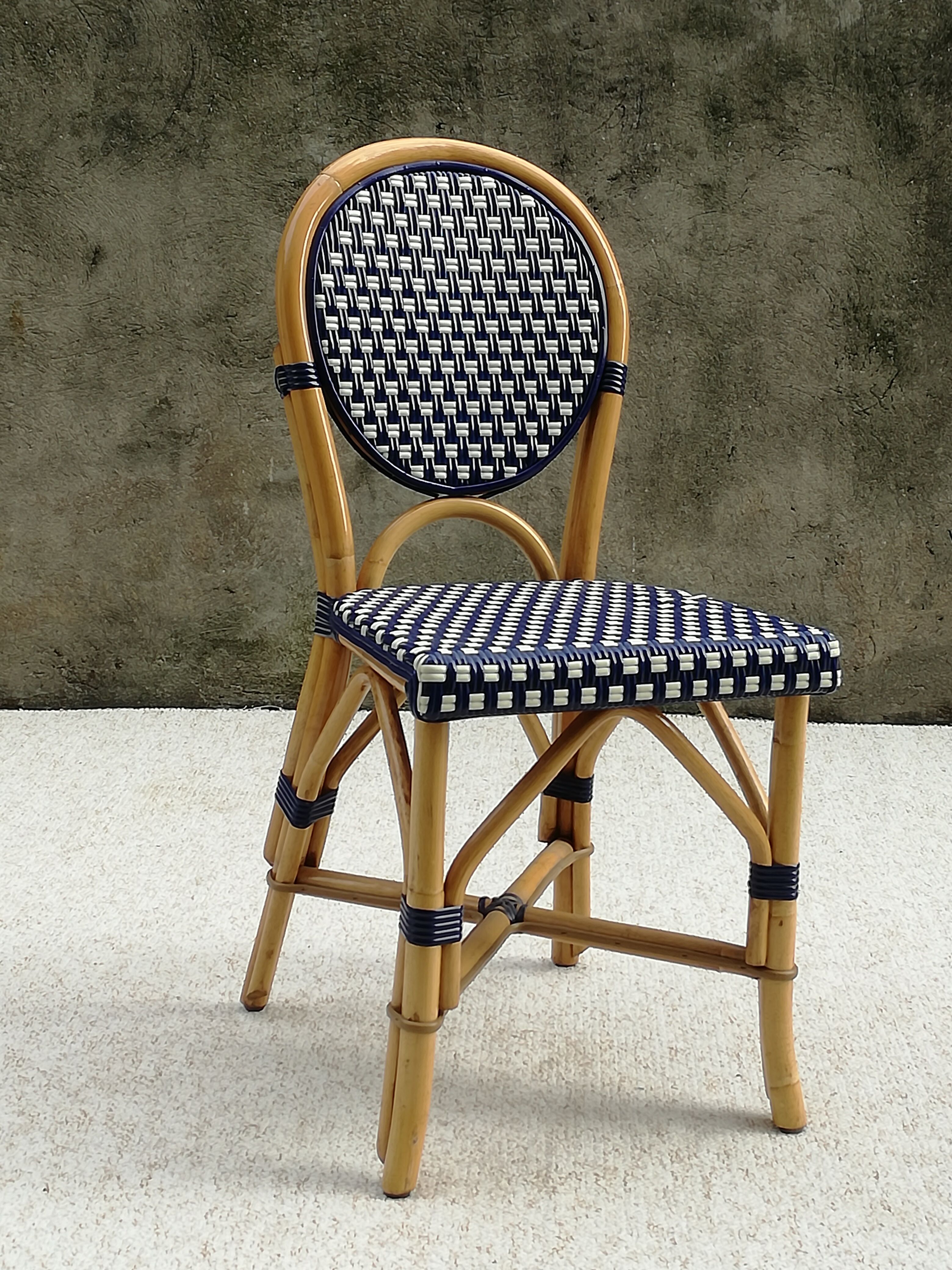Chaise de terrasse de bistrot parisien