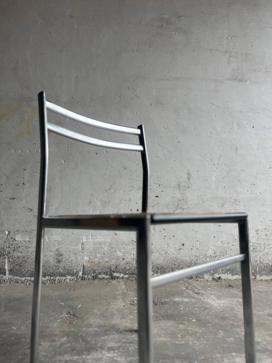Chaise italienne chromée style Mid-Century avec assise en sangles naturelles — Structure chromée argentée