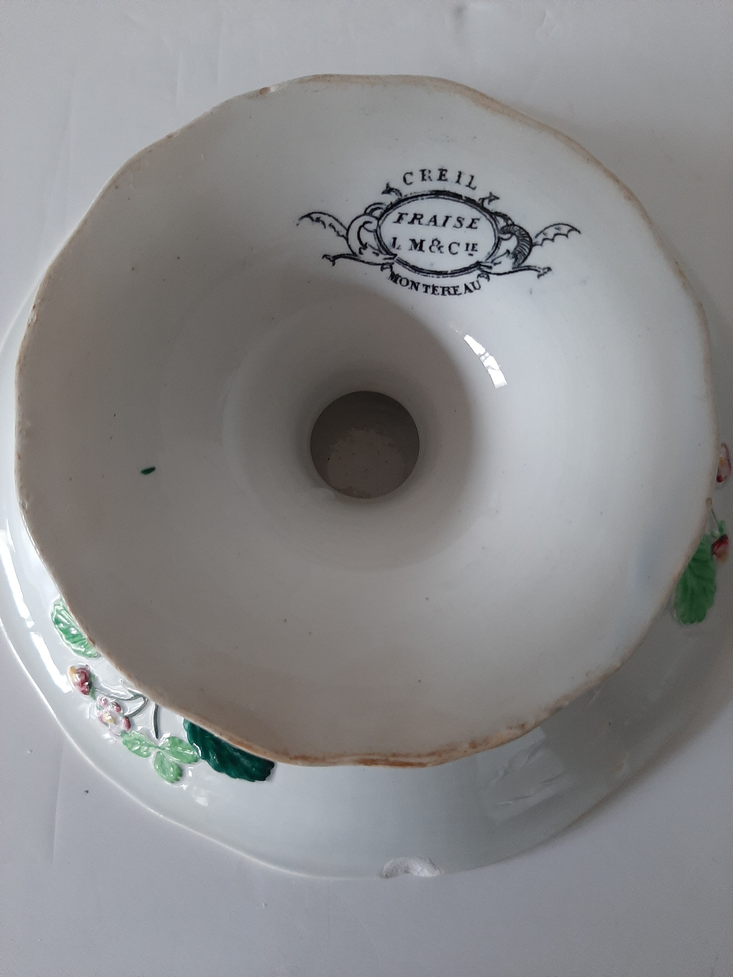 'Strawberry' compotier says Service George Sand, Creil and Montereau earthenware