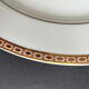 2 assiettes de présentation en porcelaine
