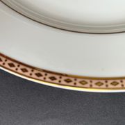 2 assiettes de présentation en porcelaine