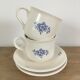 Paire de tasses fleuries