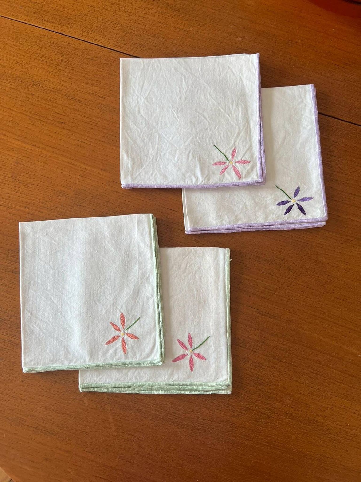 Serviettes de table broderie fleurs (lot de 4)