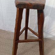 Tabouret de bar en orme esprit Olavi Hanninen
