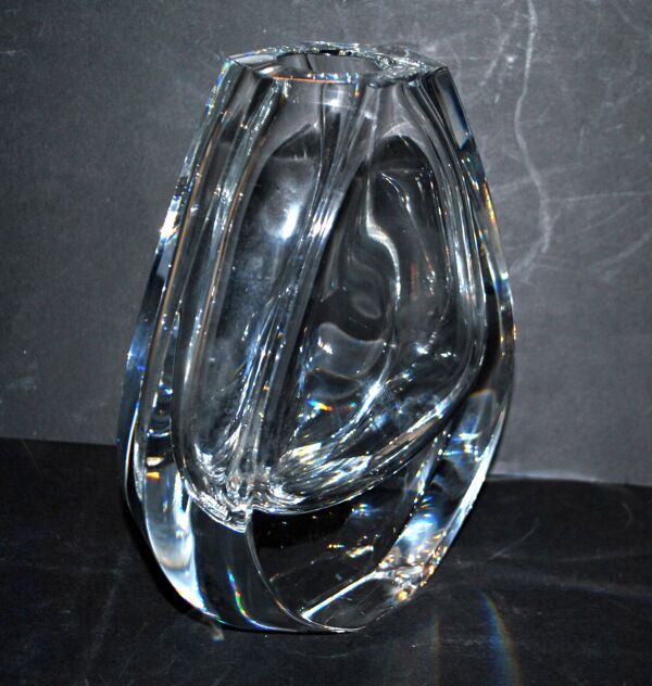 Vase design neptune en cristal de baccarat signé designer thomas bastide 1988