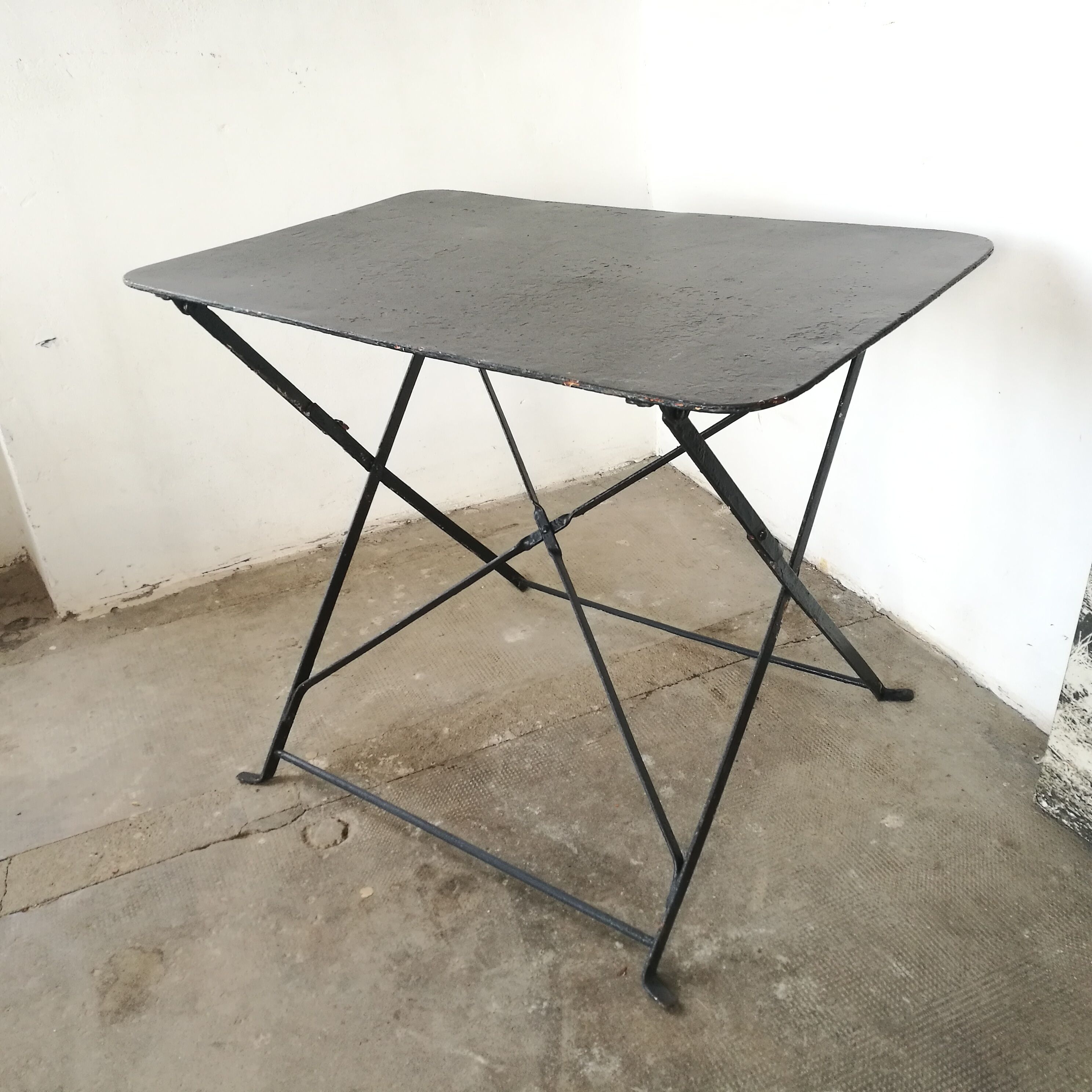 Folding garden table