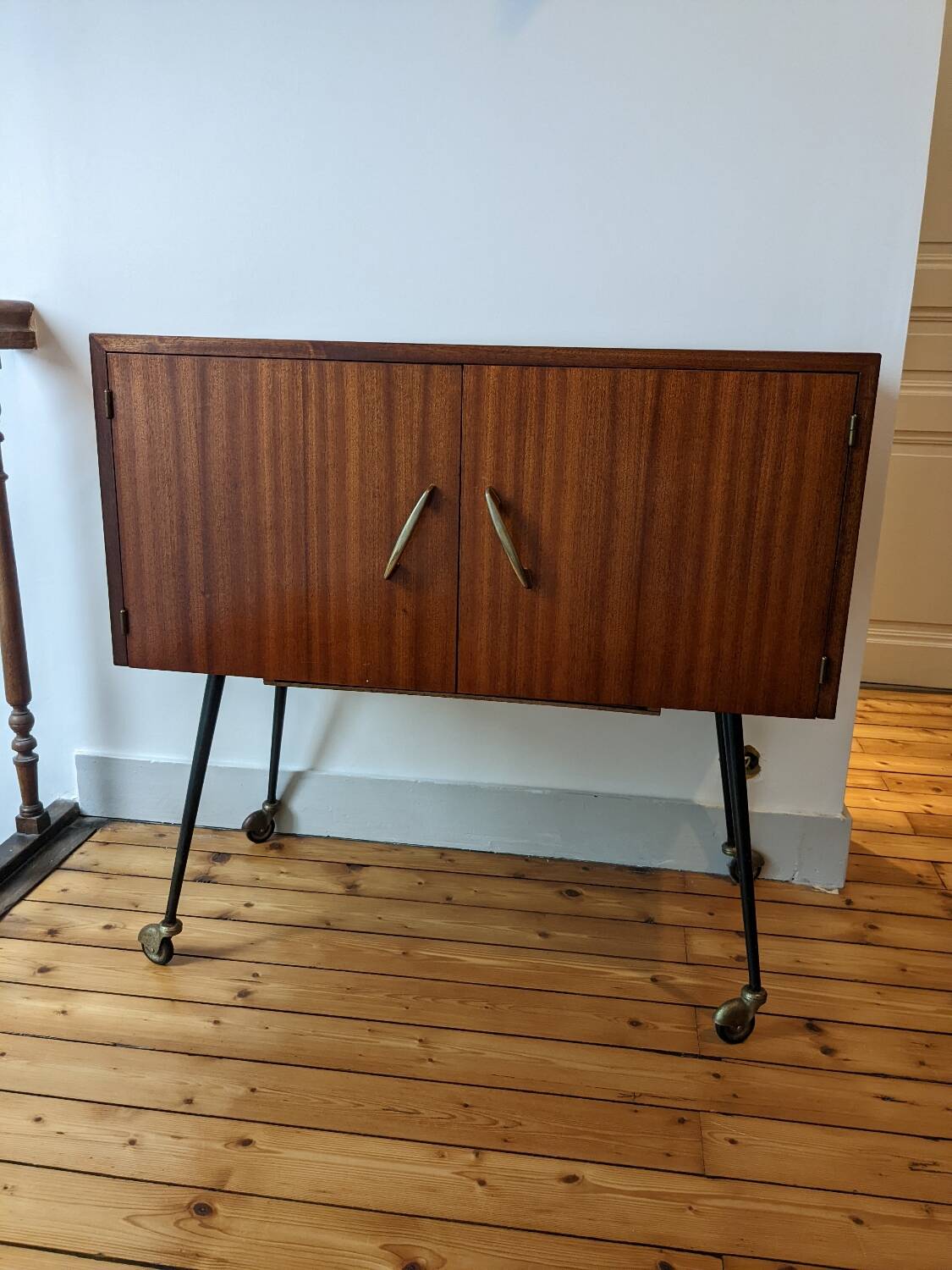 Vintage bar/TV cabinet
