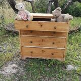 4-drawer pine chest of drawers