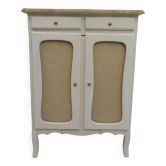 Petit buffet vintage réenchanté en poudre de lin, plateau bois.