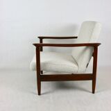 Fauteuil Boucle GFM-142 en ivoire blanc attribué à Edmund Homa, années 1970
