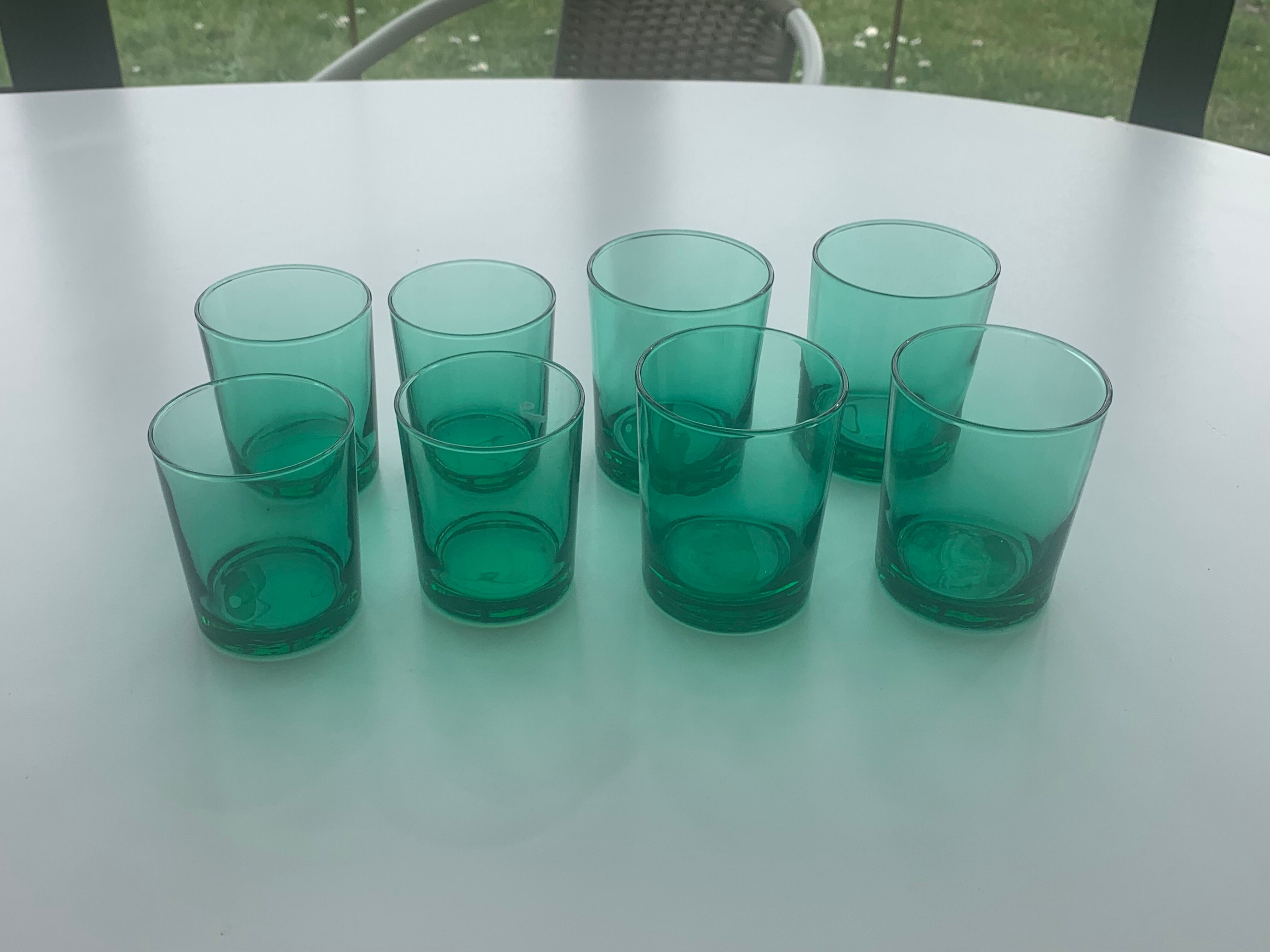 8 glasses in green glass with whisky, aperitif or water vintage 1970