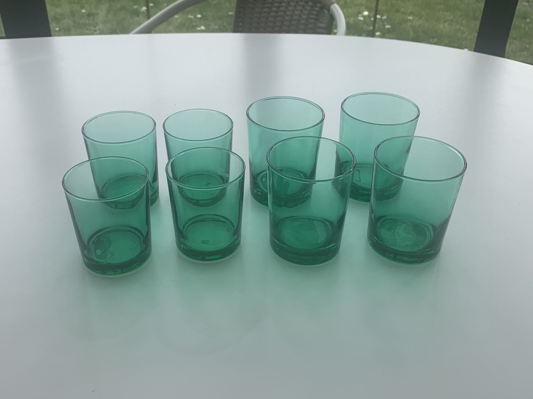 8 glasses in green glass with whisky, aperitif or water vintage 1970