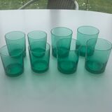 8 glasses in green glass with whisky, aperitif or water vintage 1970