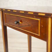 Table d'appoint incrustée du 19ème siècle