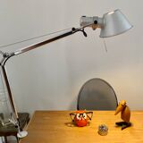 Artemide Tolomeo mini desk lamp on pliers and design Michele De Lucchi - Giancarlo Fassina