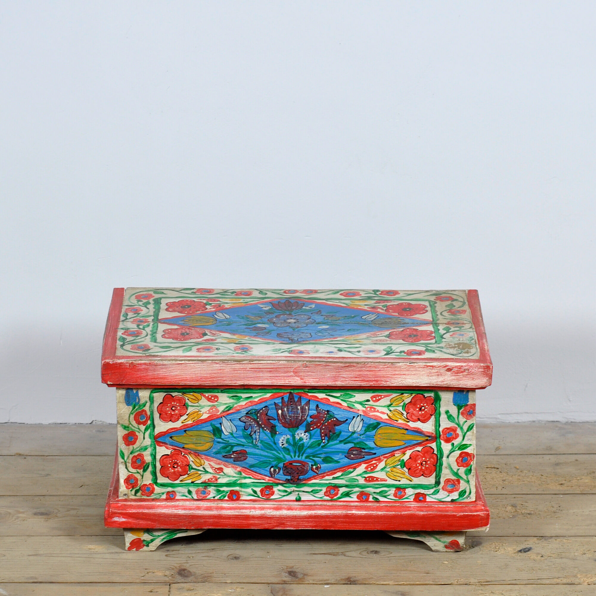 petit coffre d'art populaire, vers 1950