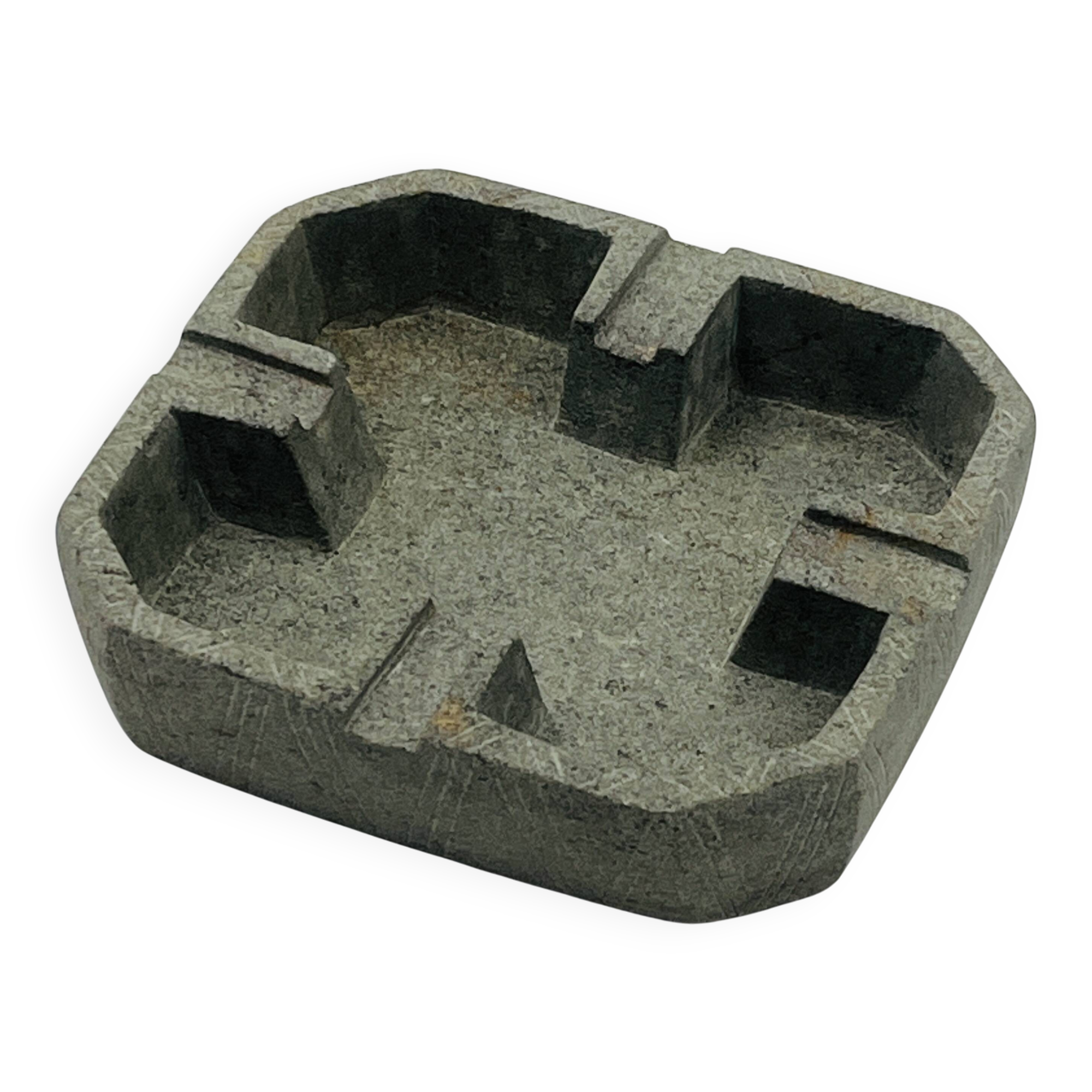 Mineral brutal ashtray