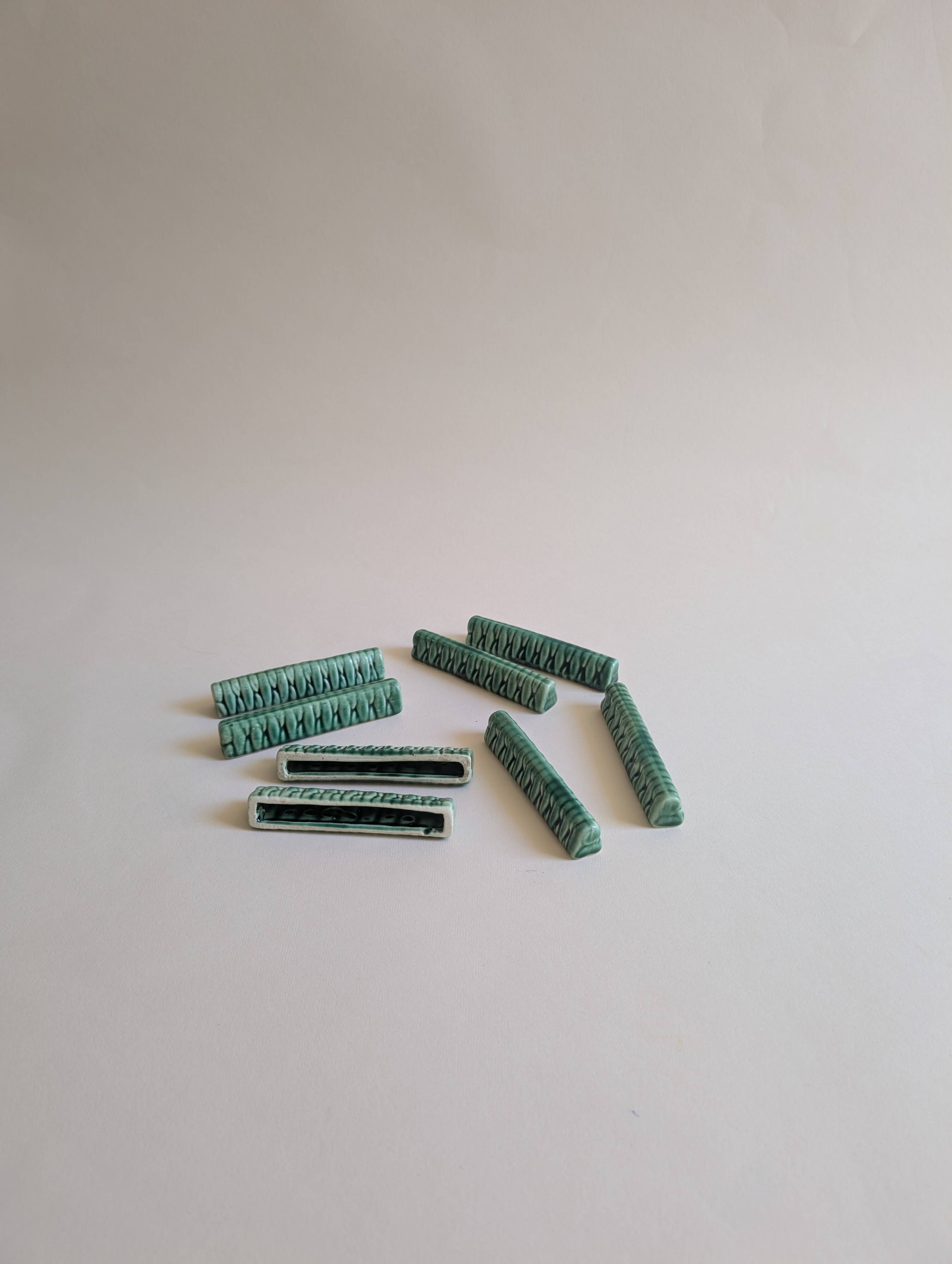 Set of 8 ceramic knife holders
