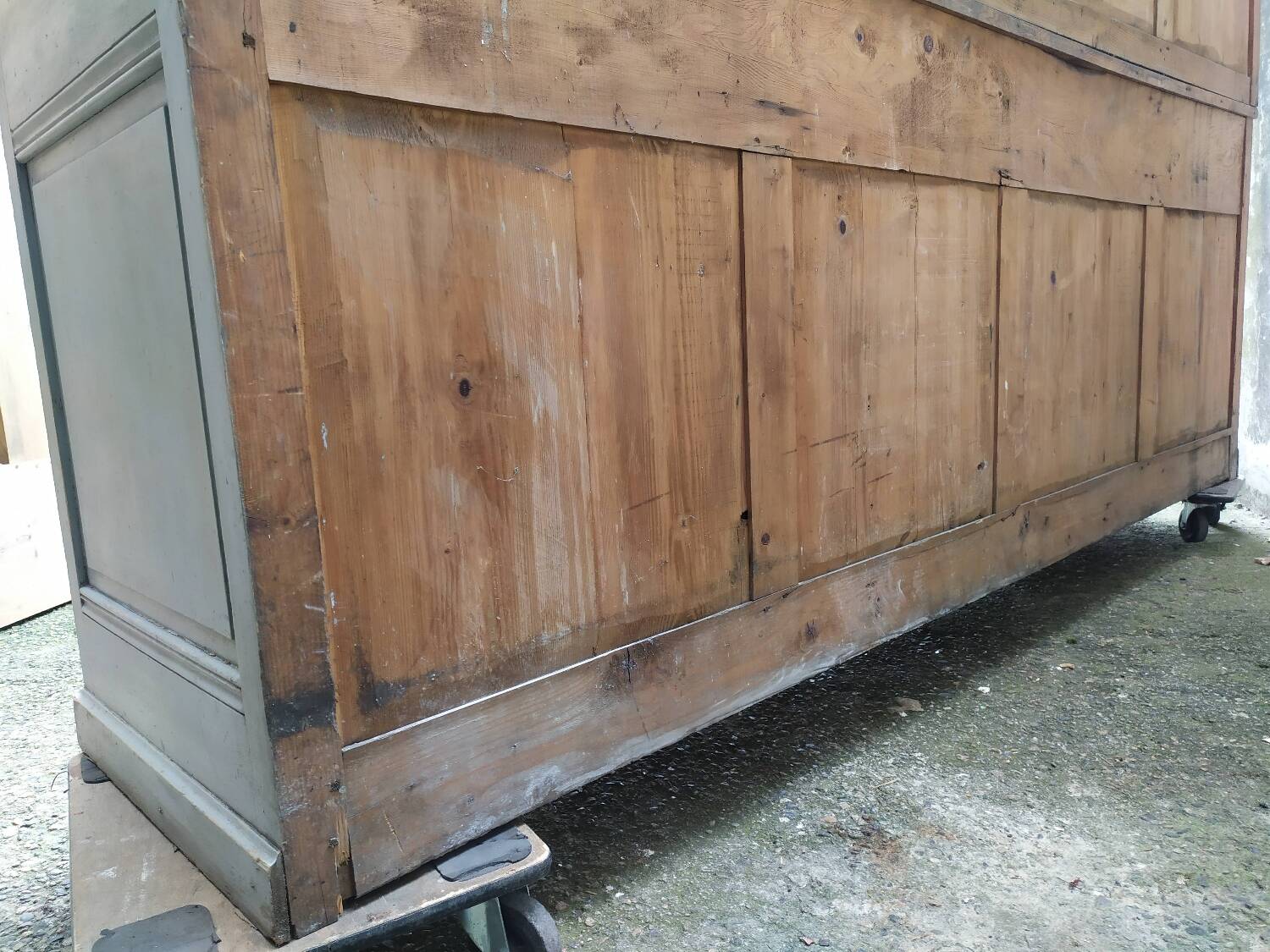 Gray patinated kitchen cabinet