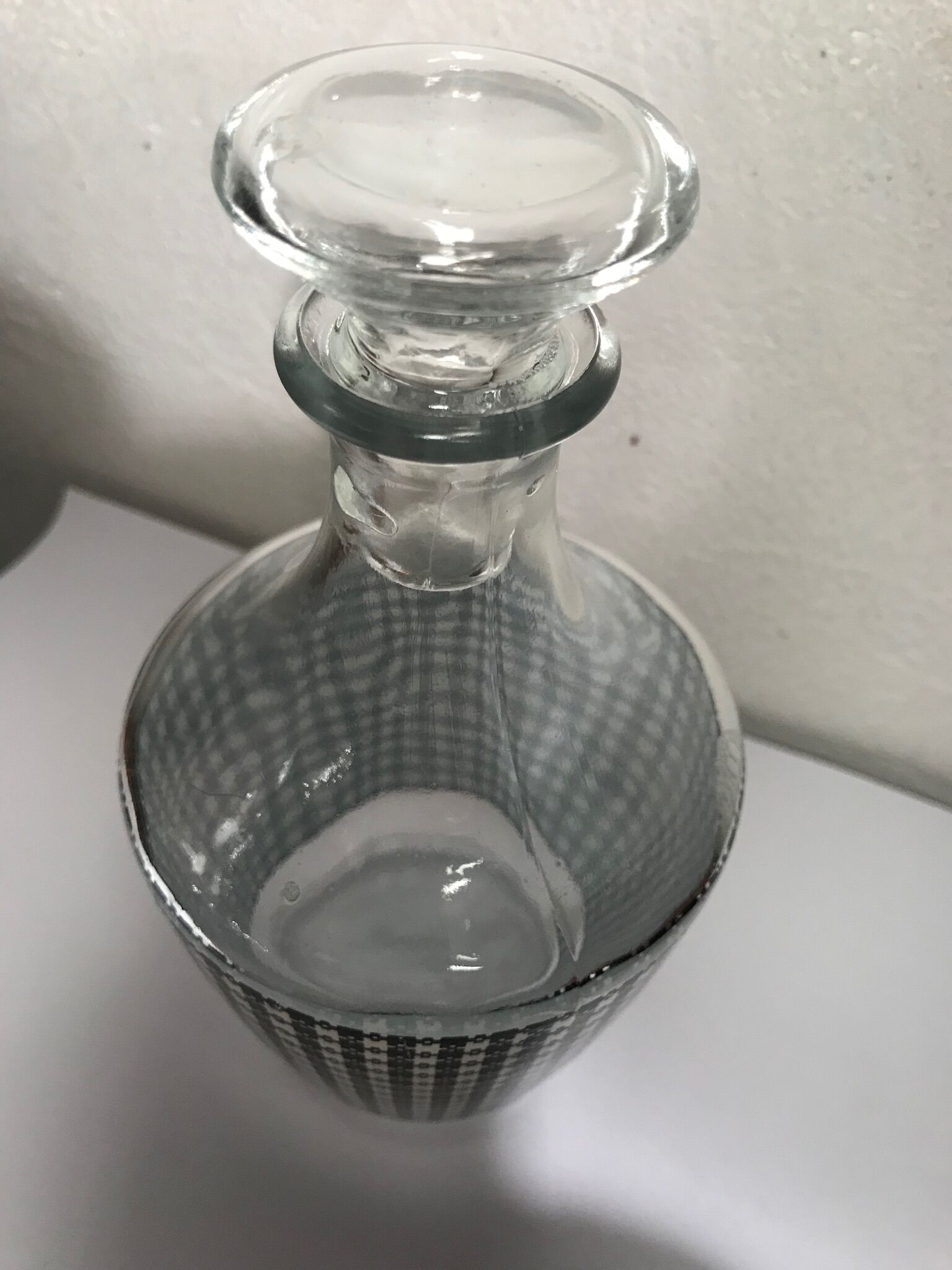 Decanter vintage houndstooth