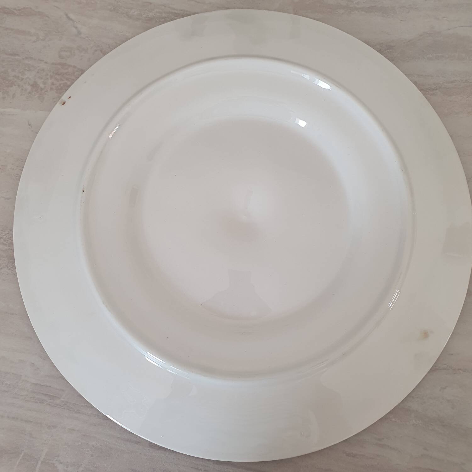 Ceramic scallop serving dish / Barbotine