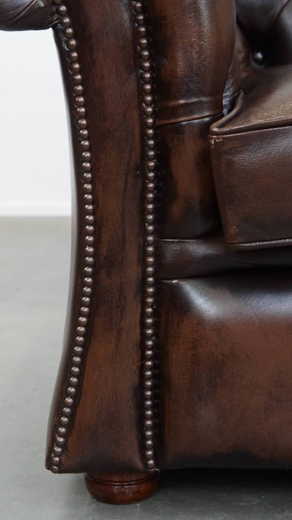 Canapé Chesterfield 3 places en cuir de vache de style anglais