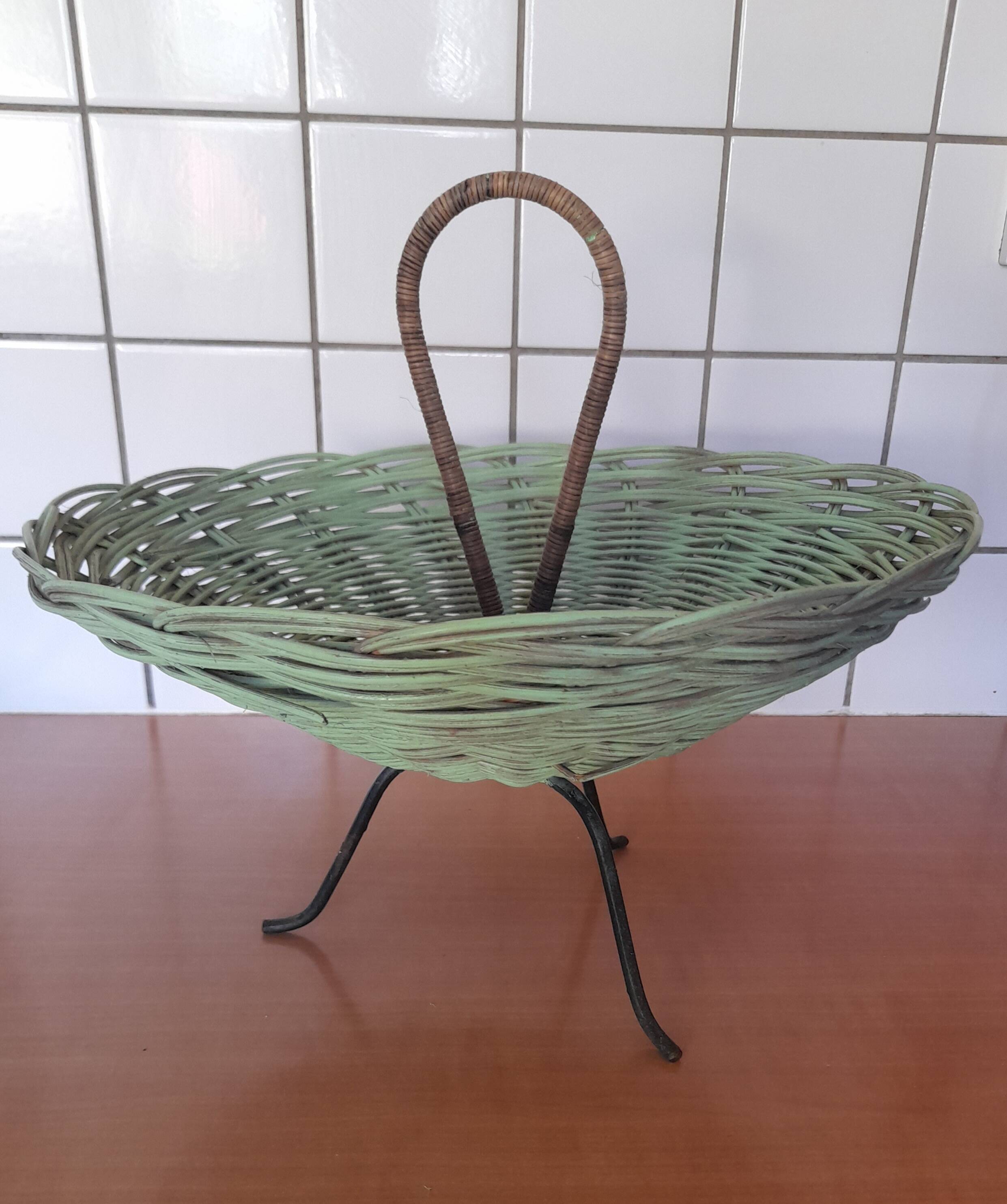Basket - vintage wicker tripod fruit bowl with handle