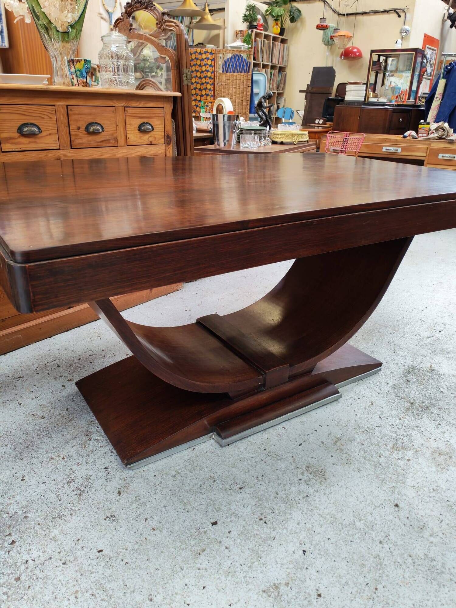 Art Deco dining table with a central cradle base from the 1930s.
