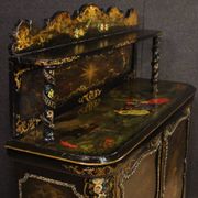 Buffet anglais laqué et peint du XIXe siècle