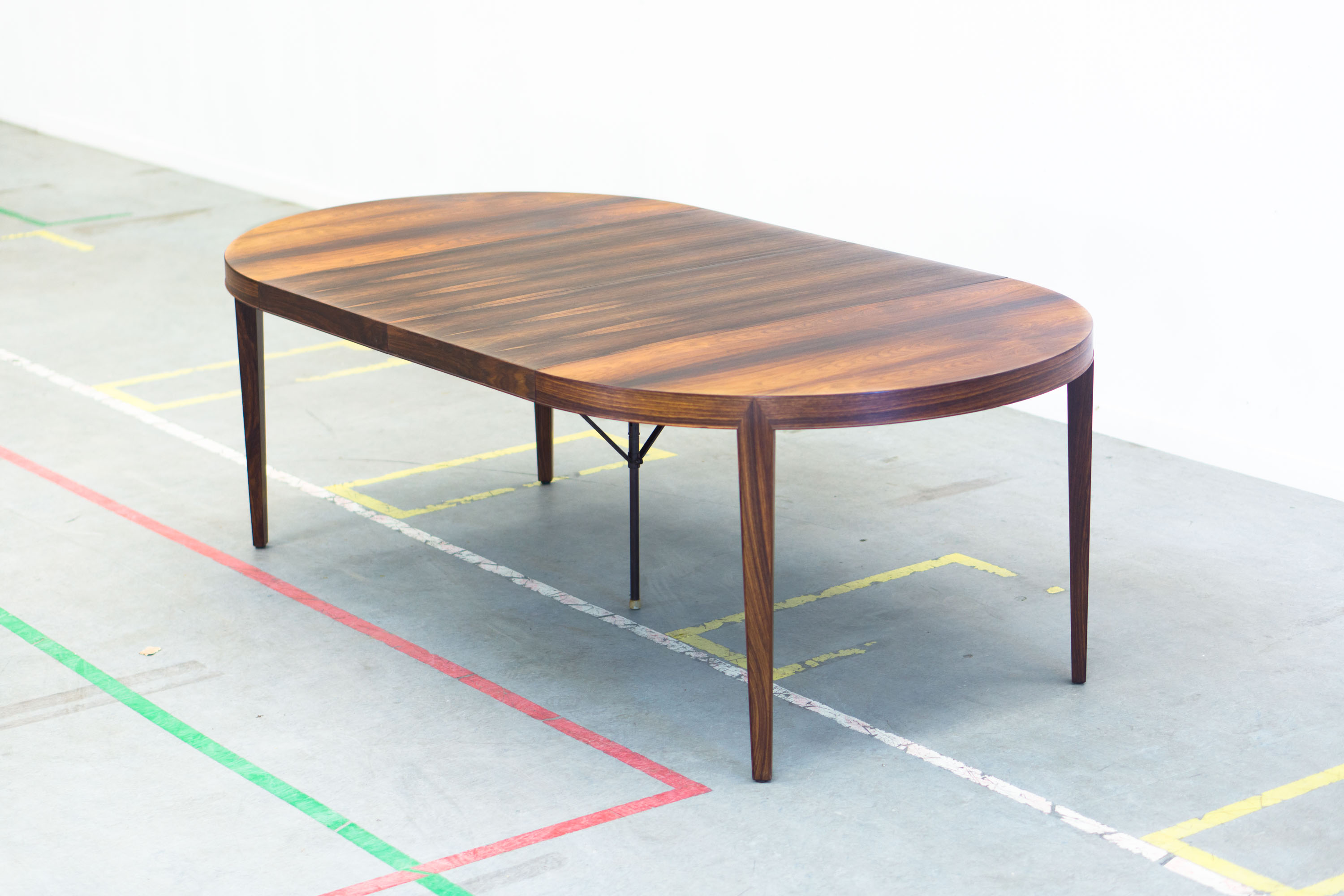 Extendable dining table from Haslev Møbelsnedkeri by Severin Hansen