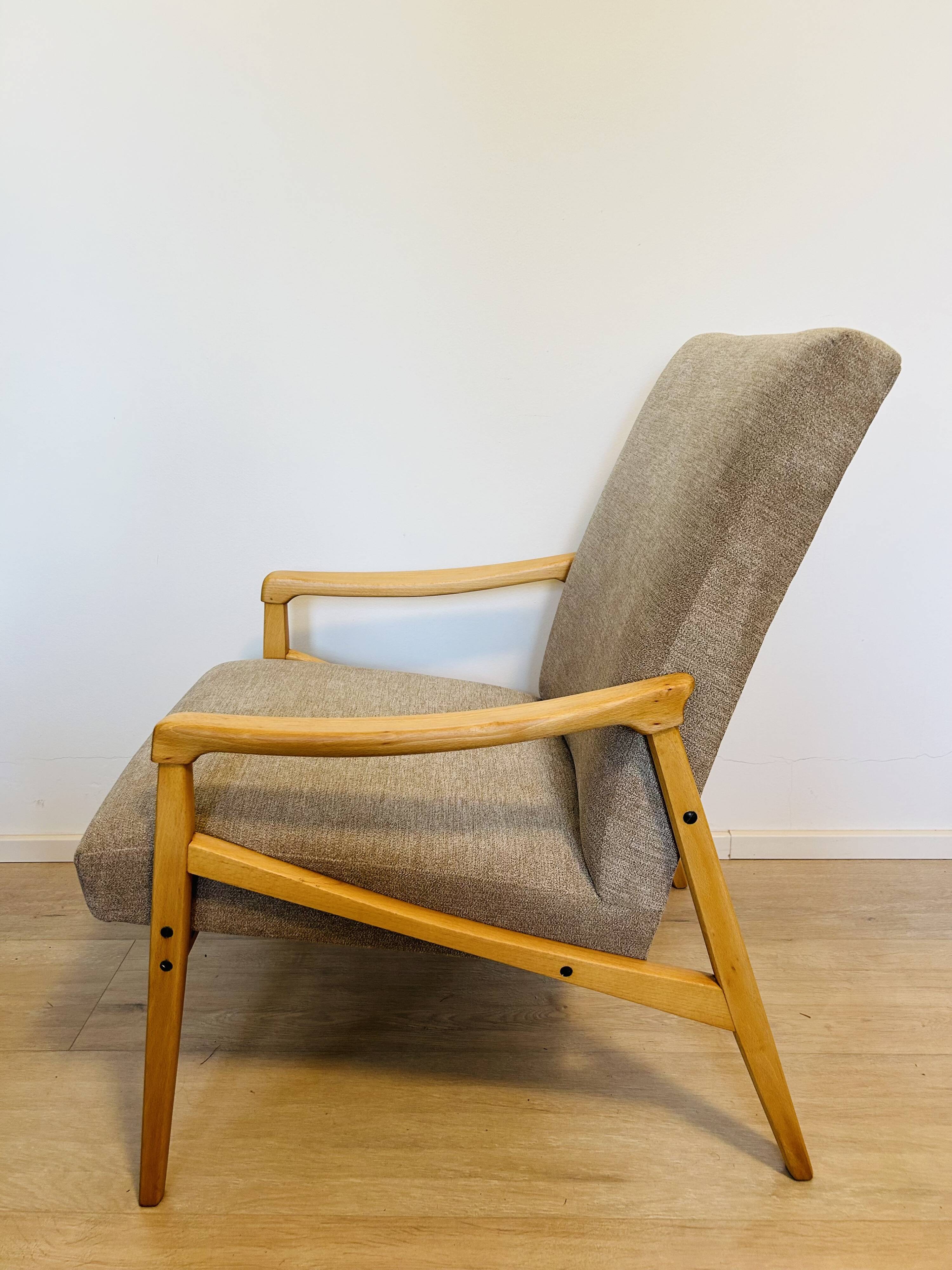 Fauteuil du milieu du siècle entièrement restauré par Jiri Jiroutek de Tchécoslovaquie