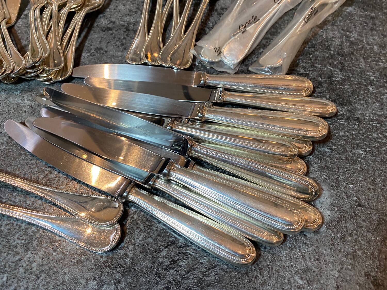 Christofle - Partie de Ménagère modèle Perle, 60 pièces métal argenté
