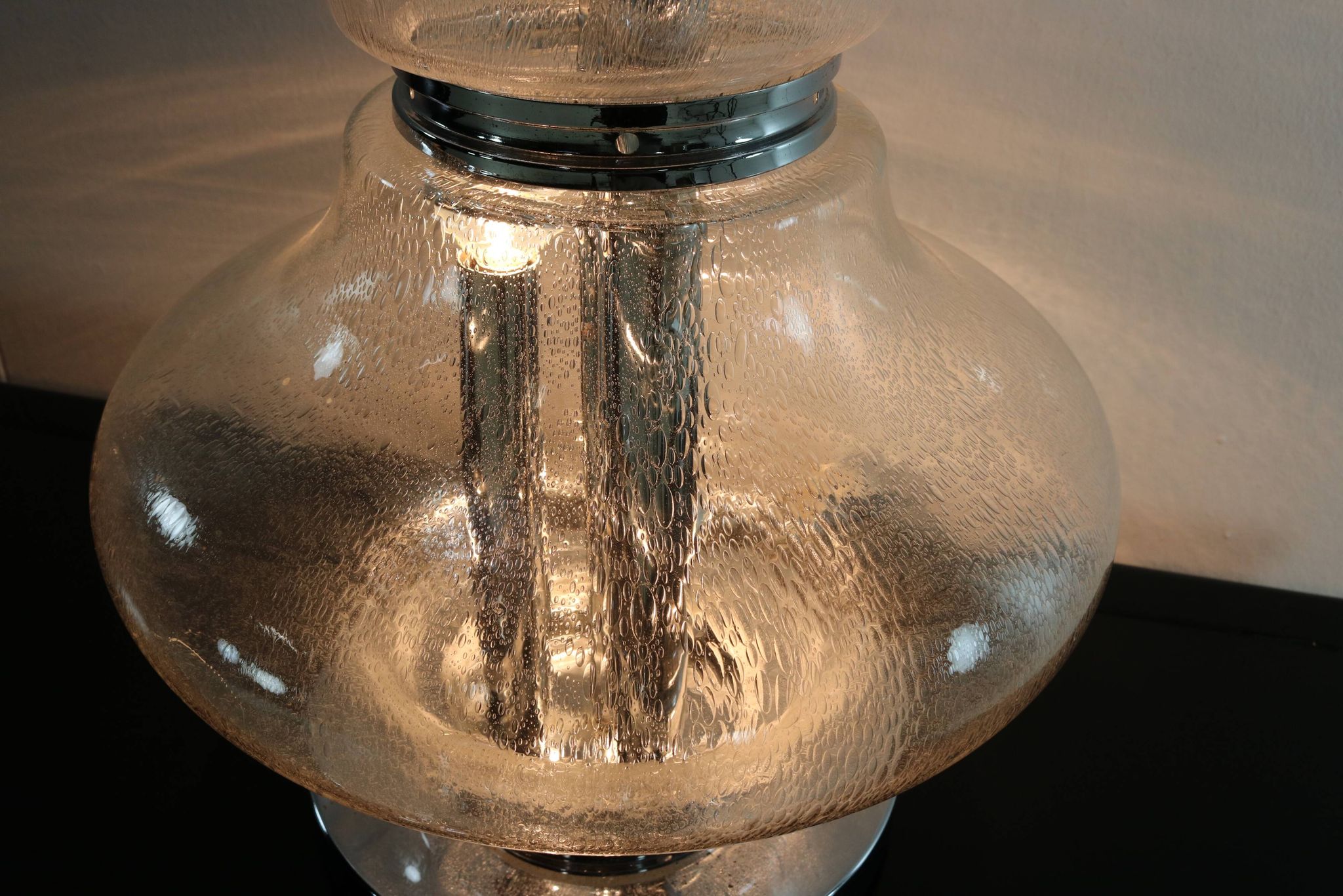 Lampe de table en verre design des années 60 italienne