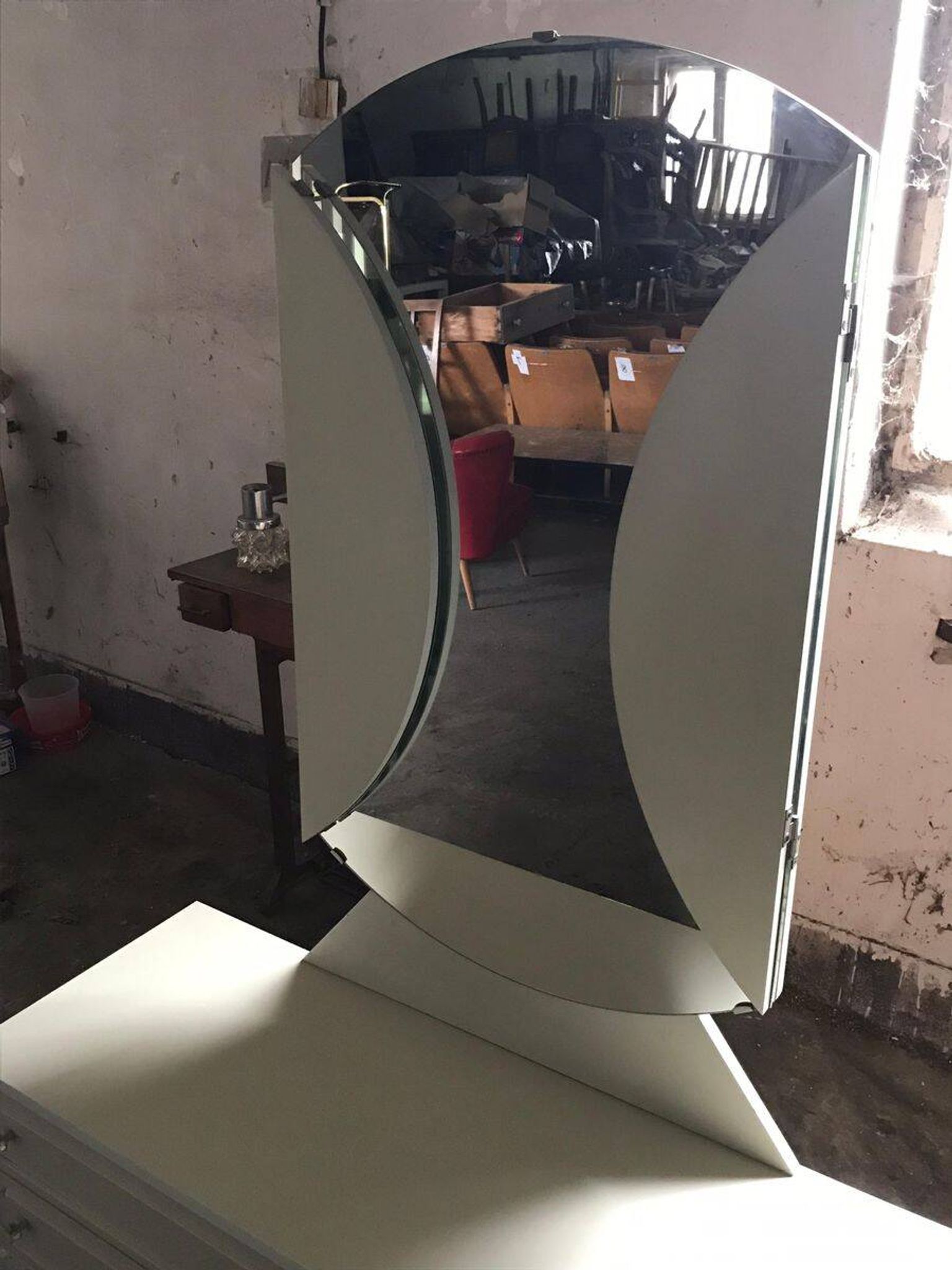 Mid-Century silver dressing table in glass and paint, central oval mirror, 1950s.