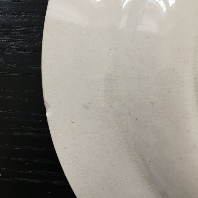 Bougeois plate with bird decoration