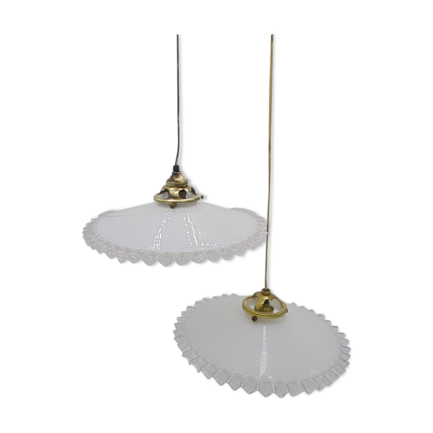 Duo of suspensions in opaline