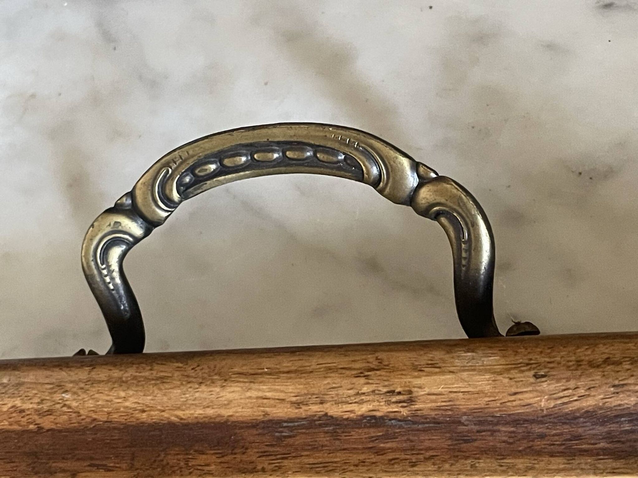 Grand plateau vintage,  marqueterie de bois sous verre