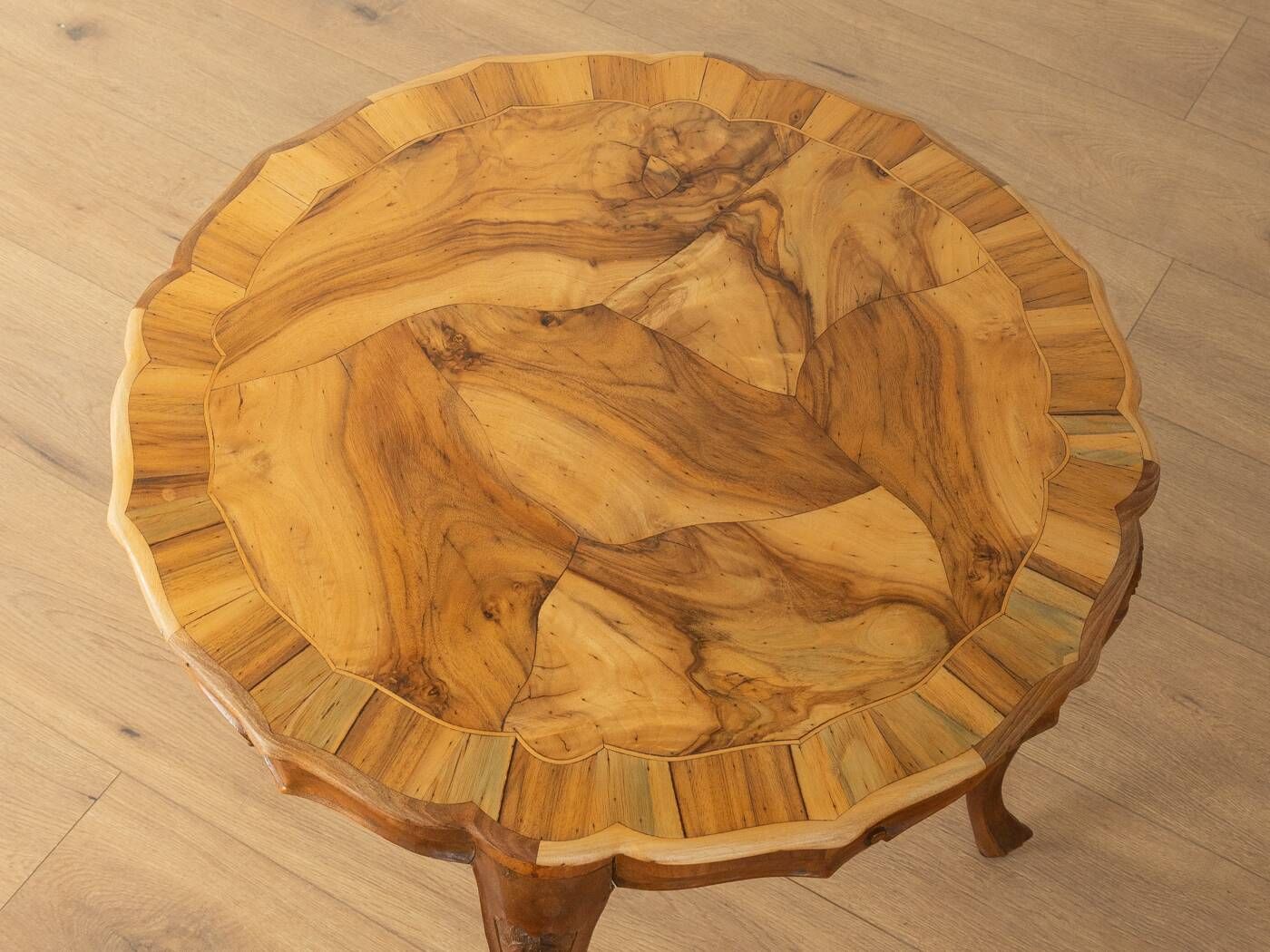 Table d'appoint baroque datant d'environ 1790