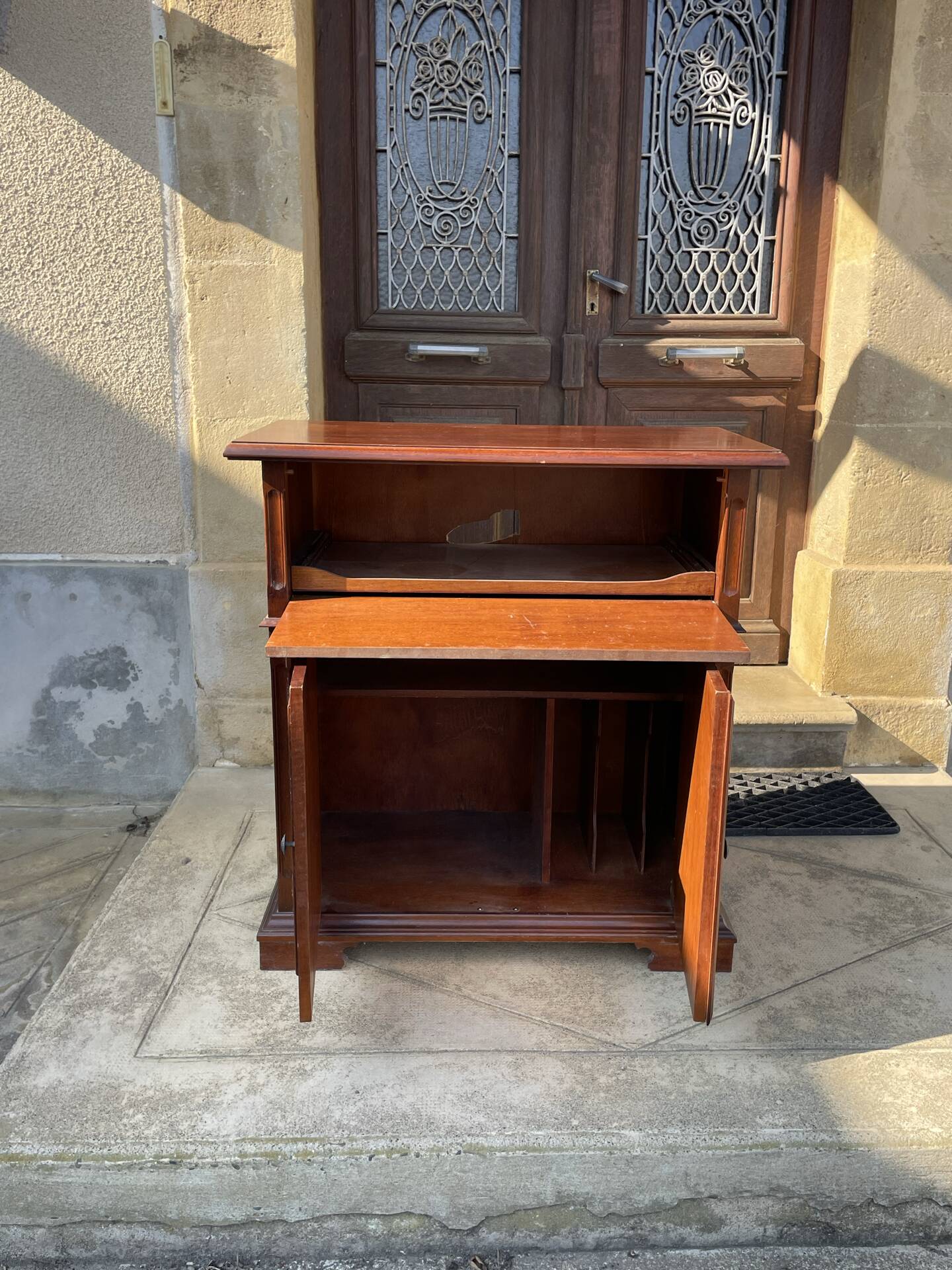 Vinyl cabinet